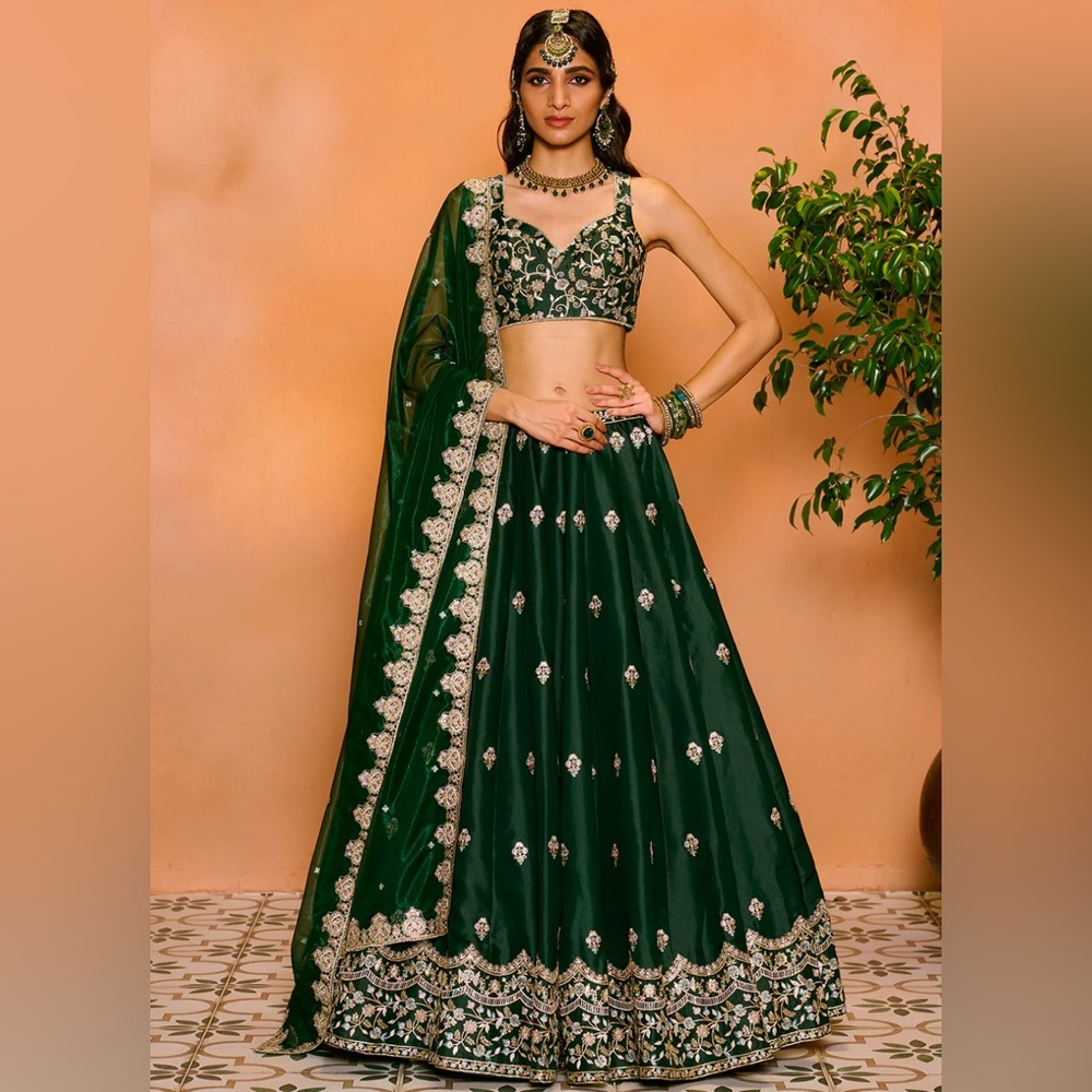 Lashkaraa Dark Green Embroidered Lehenga